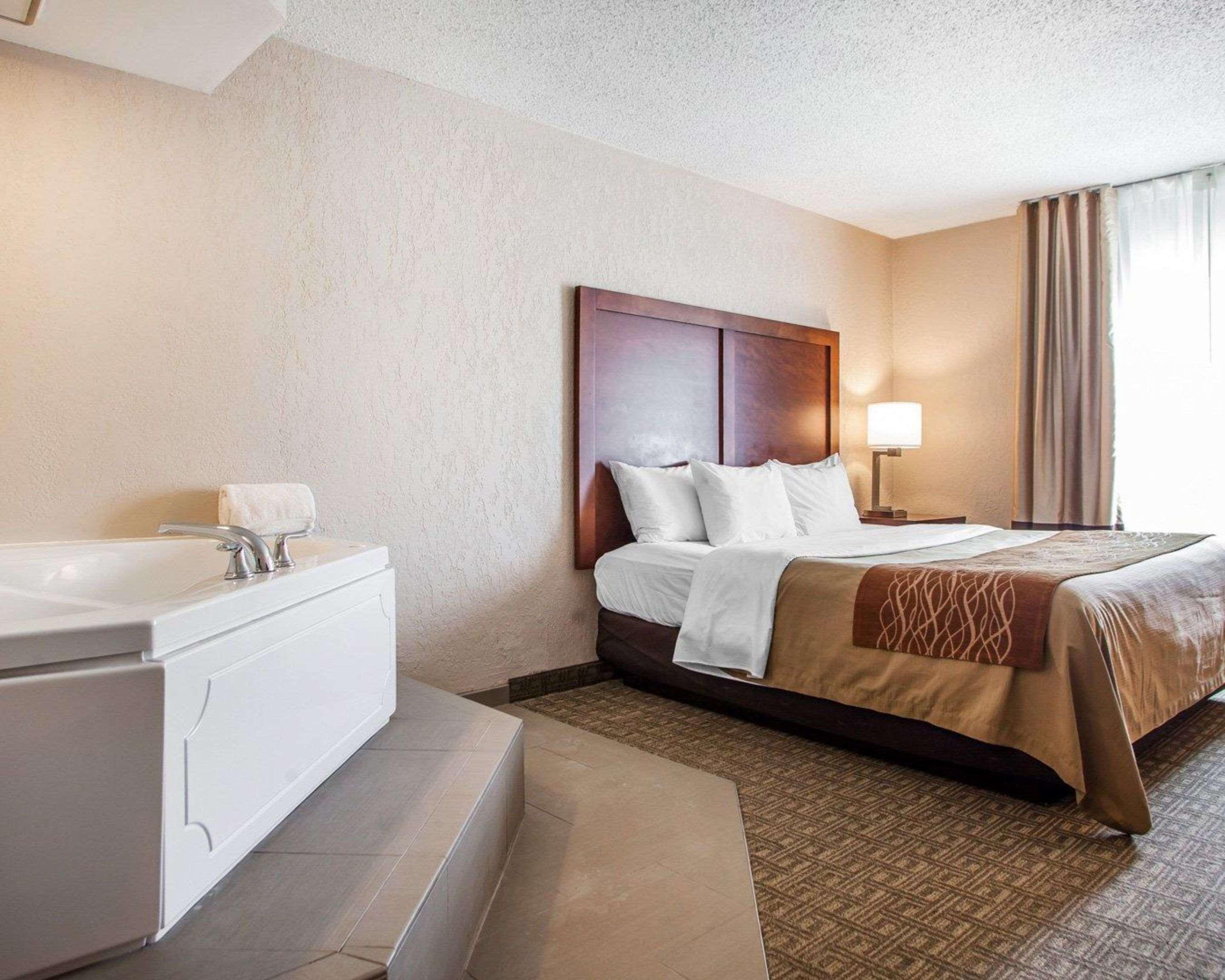 Comfort Inn St Louis - Westport Event Center Maryland Heights Exterior photo