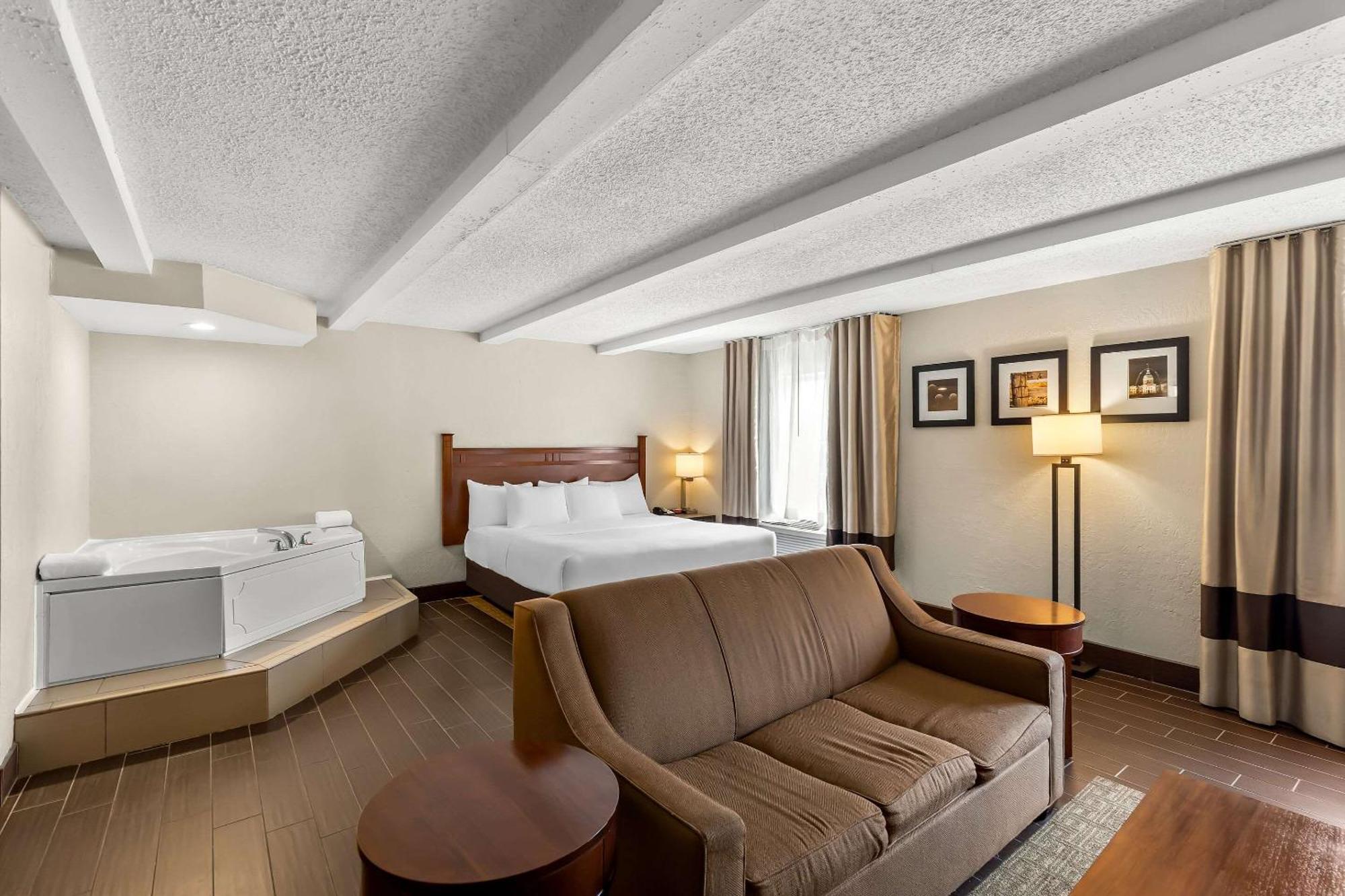 Comfort Inn St Louis - Westport Event Center Maryland Heights Exterior photo