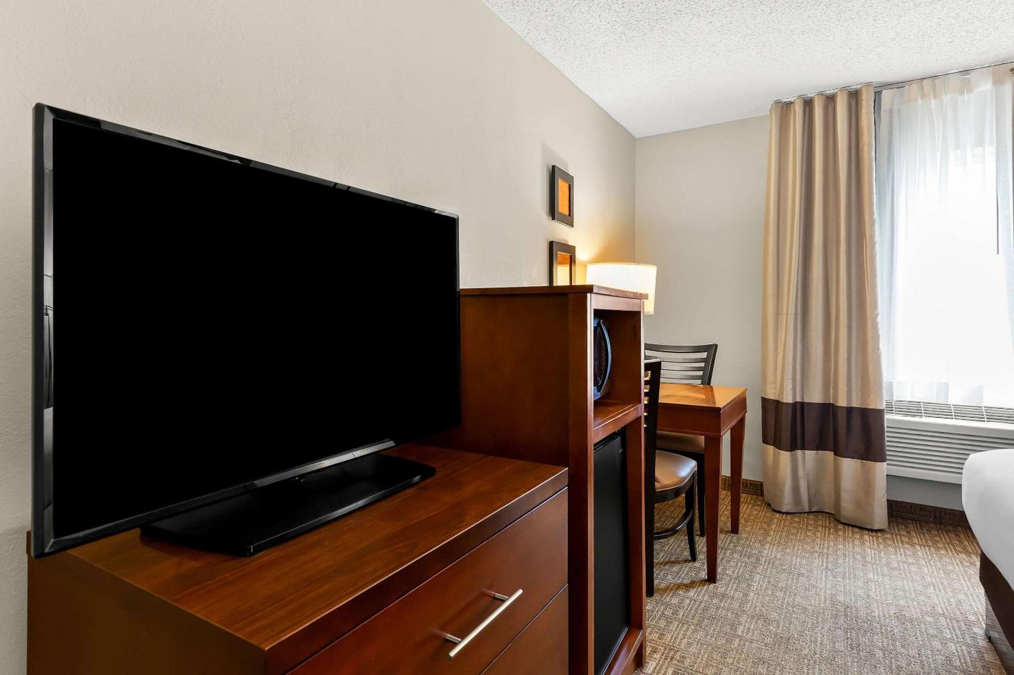 Comfort Inn St Louis - Westport Event Center Maryland Heights Exterior photo