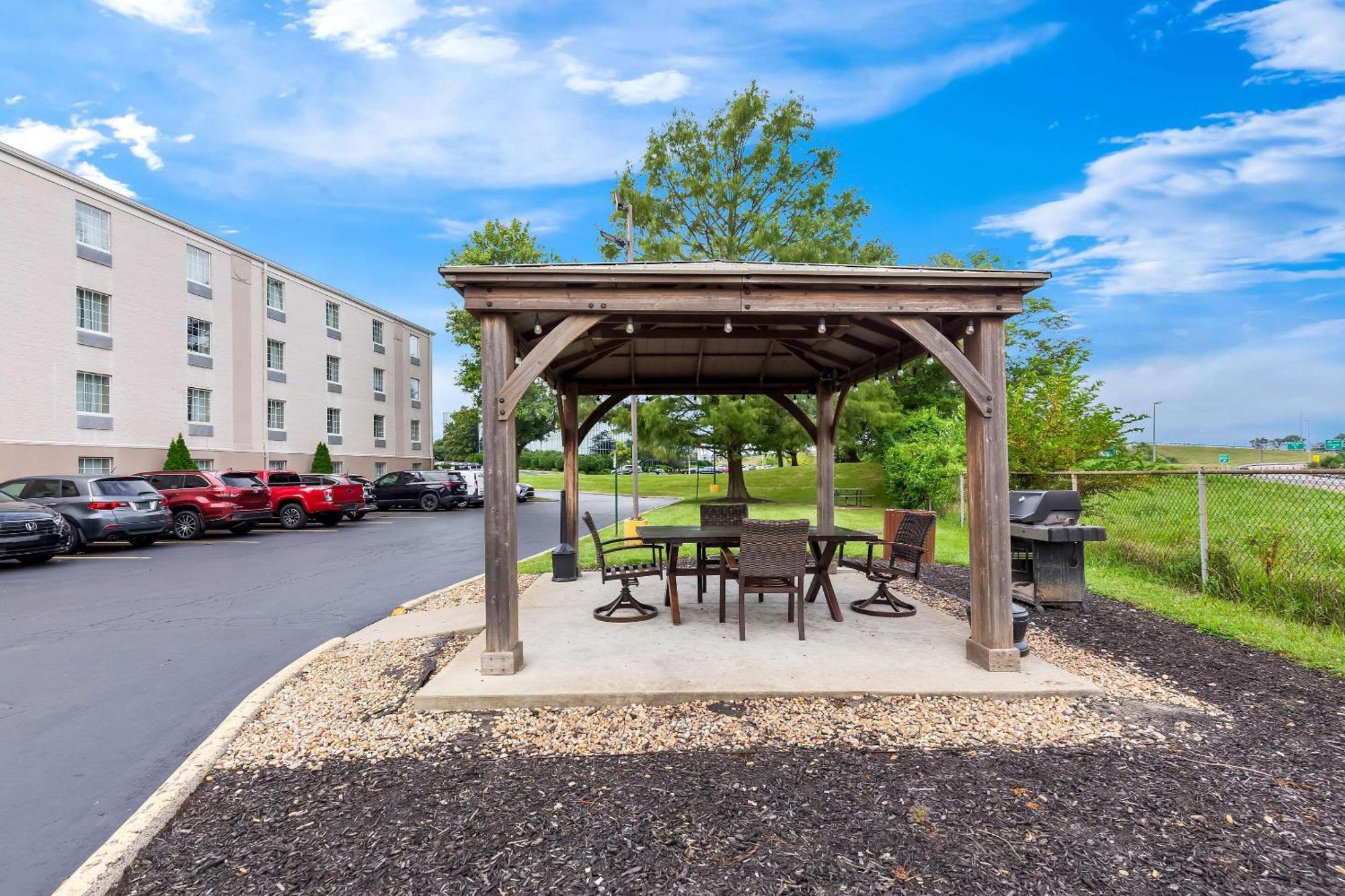 Comfort Inn St Louis - Westport Event Center Maryland Heights Exterior photo
